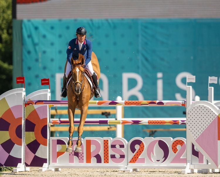 Two U.S. riders in jumping medal finals; Ward out