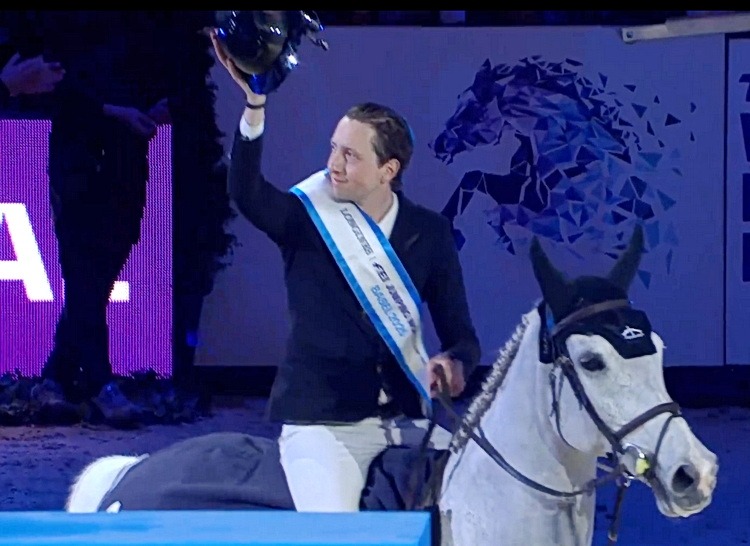 Wise riders save their horses at World Cup SJ final